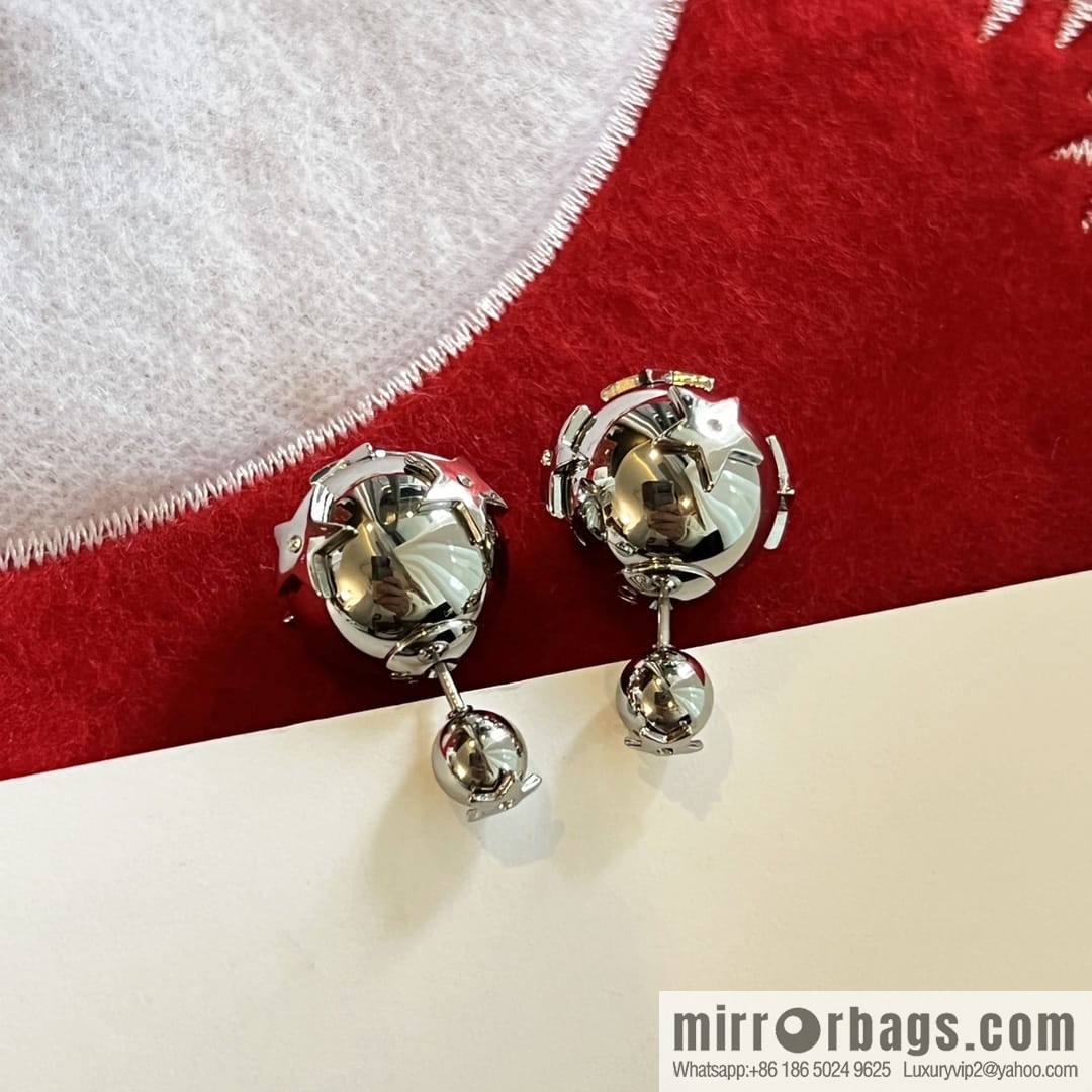 ☑️DIOR Dior silver mirror star stud earrings