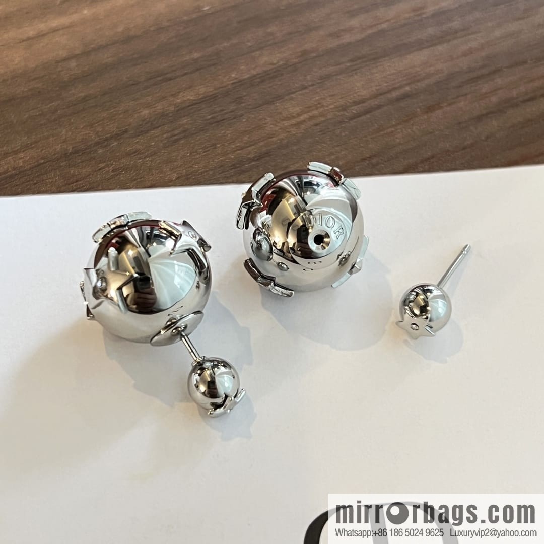☑️DIOR Dior silver mirror star stud earrings