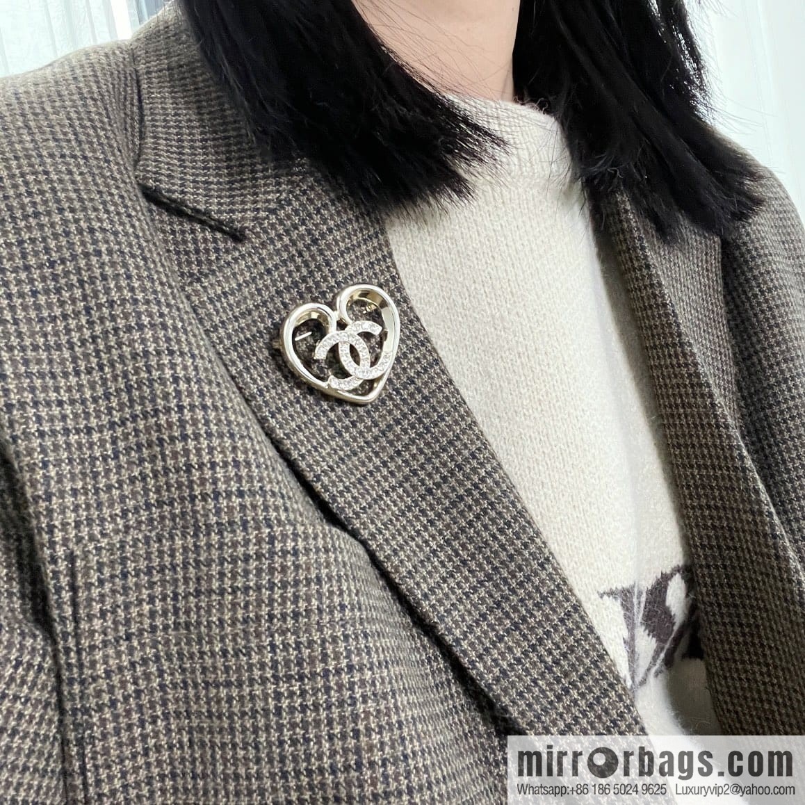 New ☑️ CHANEL Chanel double c gold peach heart love brooch