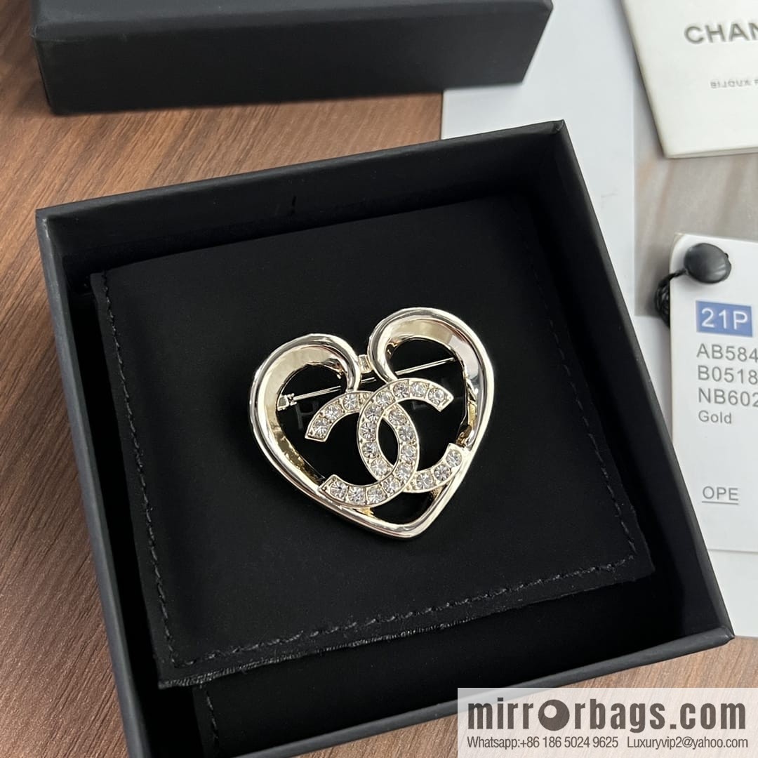 New ☑️ CHANEL Chanel double c gold peach heart love brooch