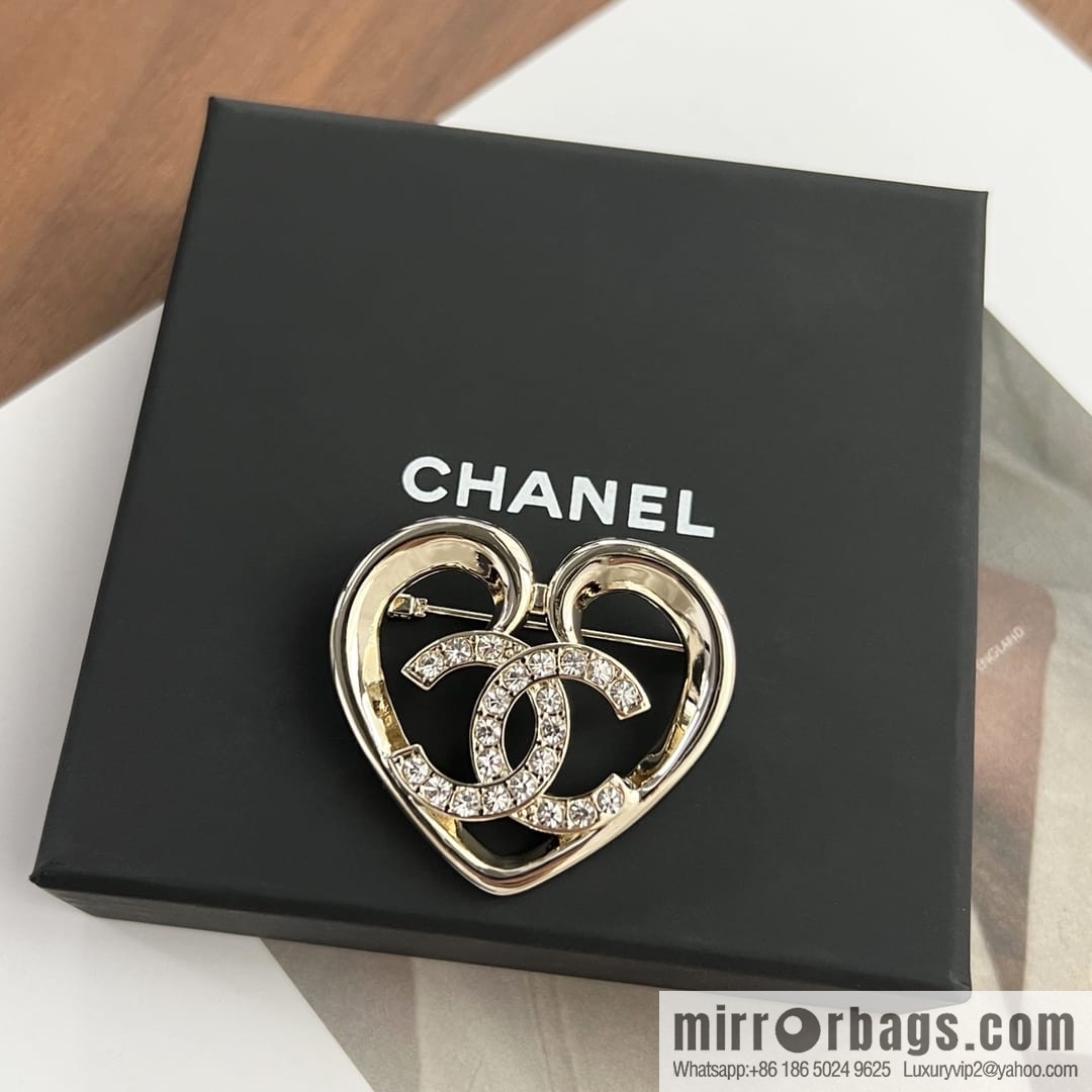 New ☑️ CHANEL Chanel double c gold peach heart love brooch