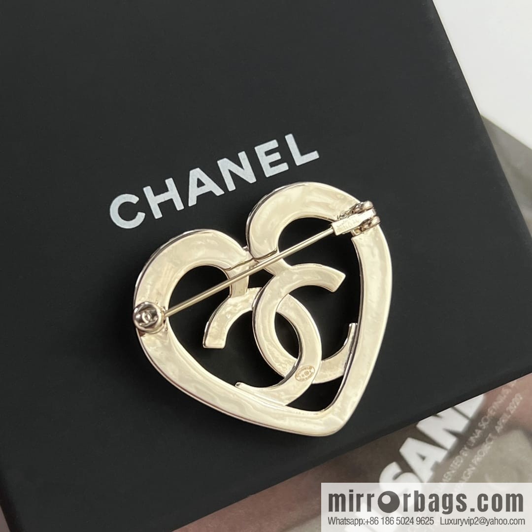 New ☑️ CHANEL Chanel double c gold peach heart love brooch