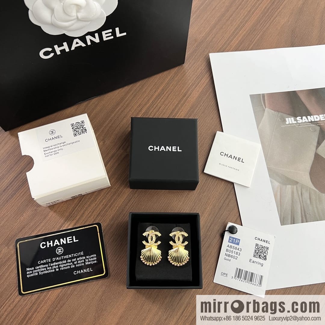 New ☑️ CHANEL Chanel double c gold shell 🐚 stud earrings