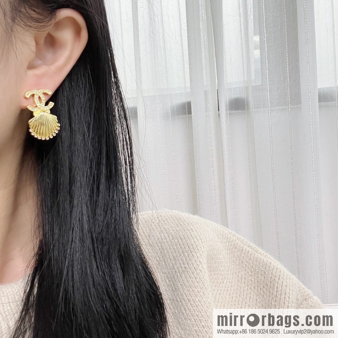 New ☑️ CHANEL Chanel double c gold shell 🐚 stud earrings