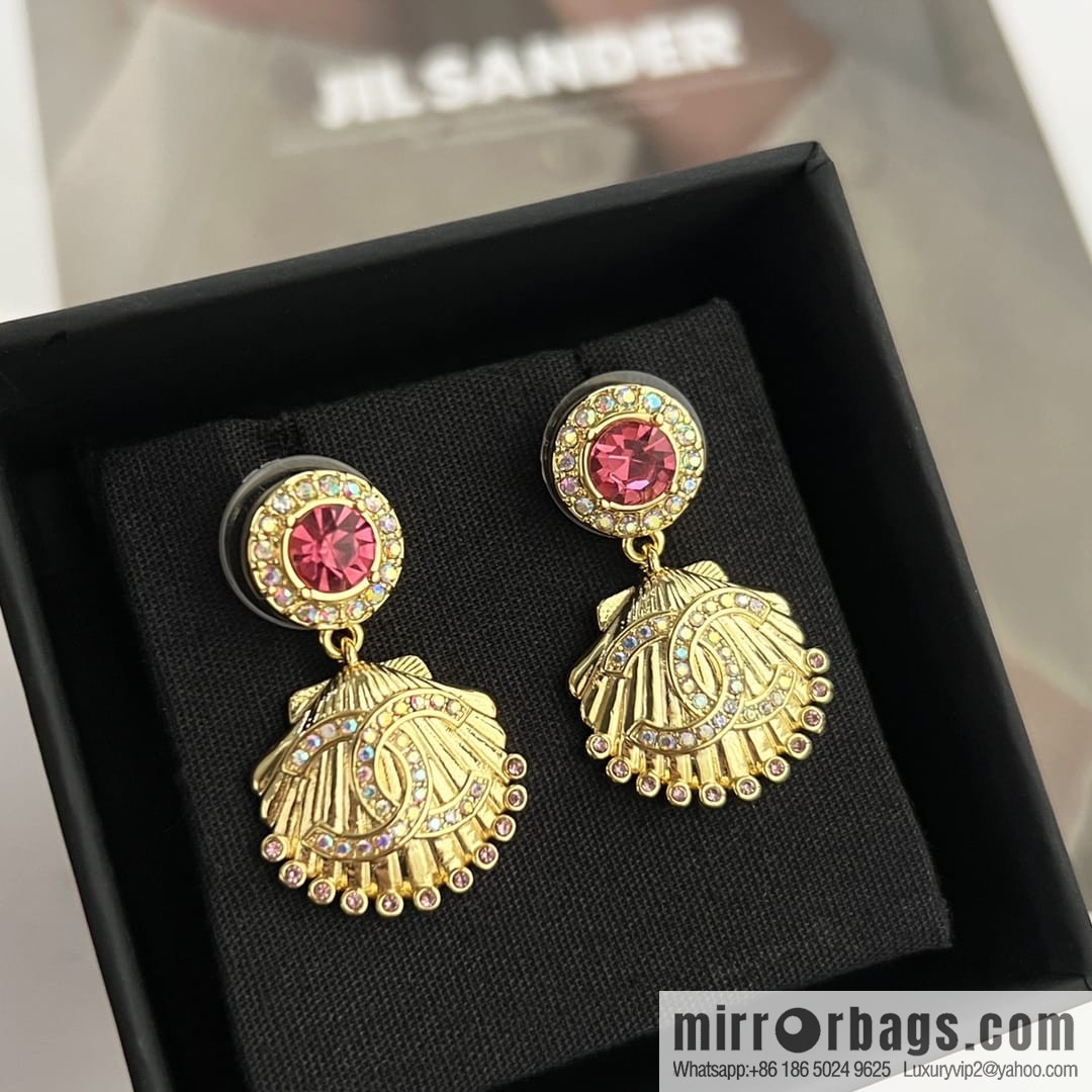 New ☑️ CHANEL Chanel c2 double c gold shell 🐚 pink diamond stud earrings
