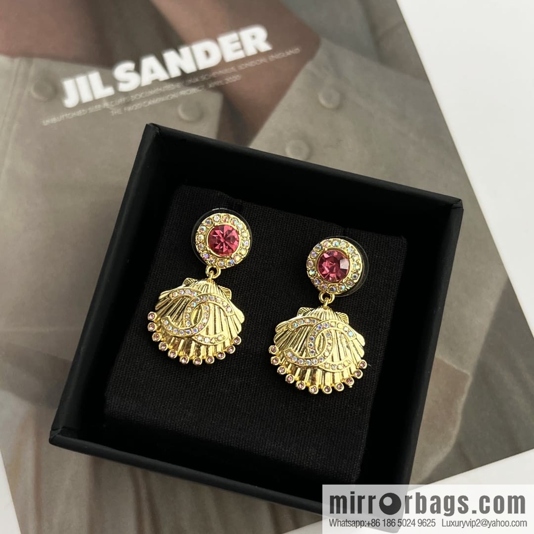 New ☑️ CHANEL Chanel c2 double c gold shell 🐚 pink diamond stud earrings