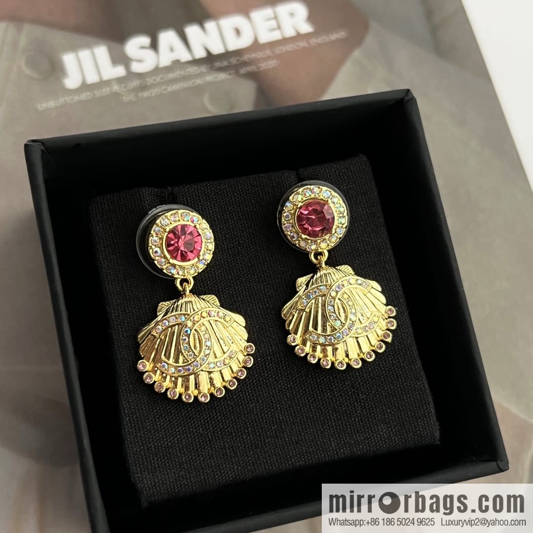 New ☑️ CHANEL Chanel c2 double c gold shell 🐚 pink diamond stud earrings
