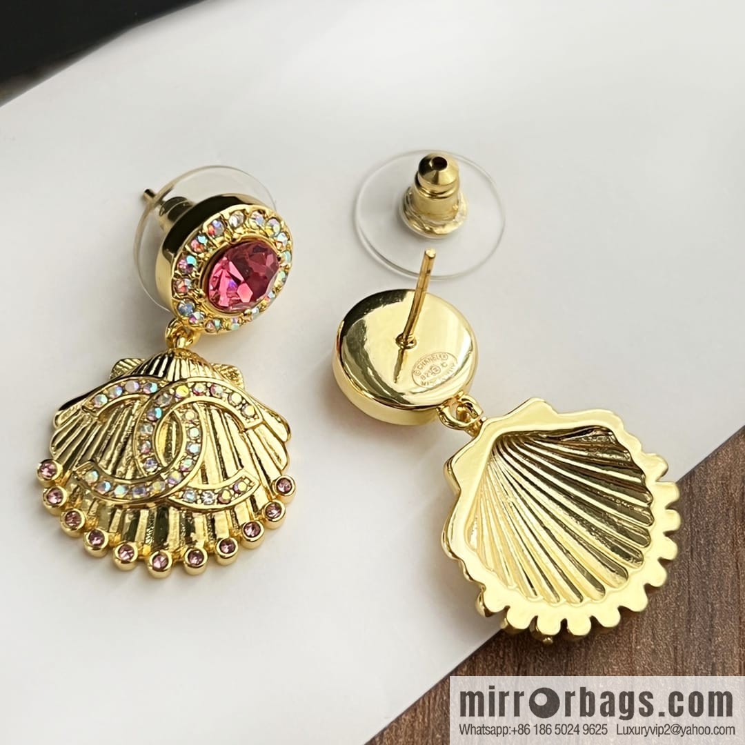 New ☑️ CHANEL Chanel c2 double c gold shell 🐚 pink diamond stud earrings