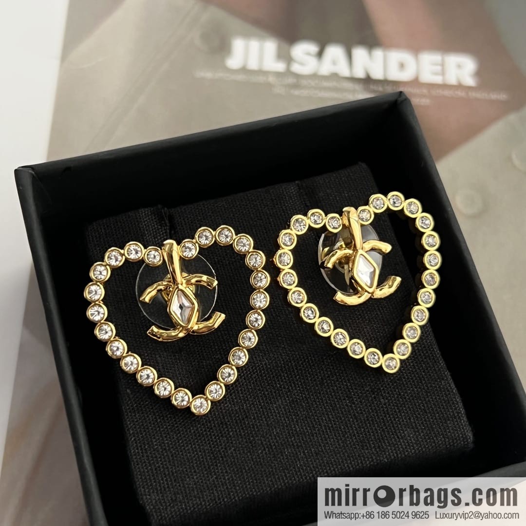 New ☑️ CHANEL Chanel double c peach heart love stud earrings