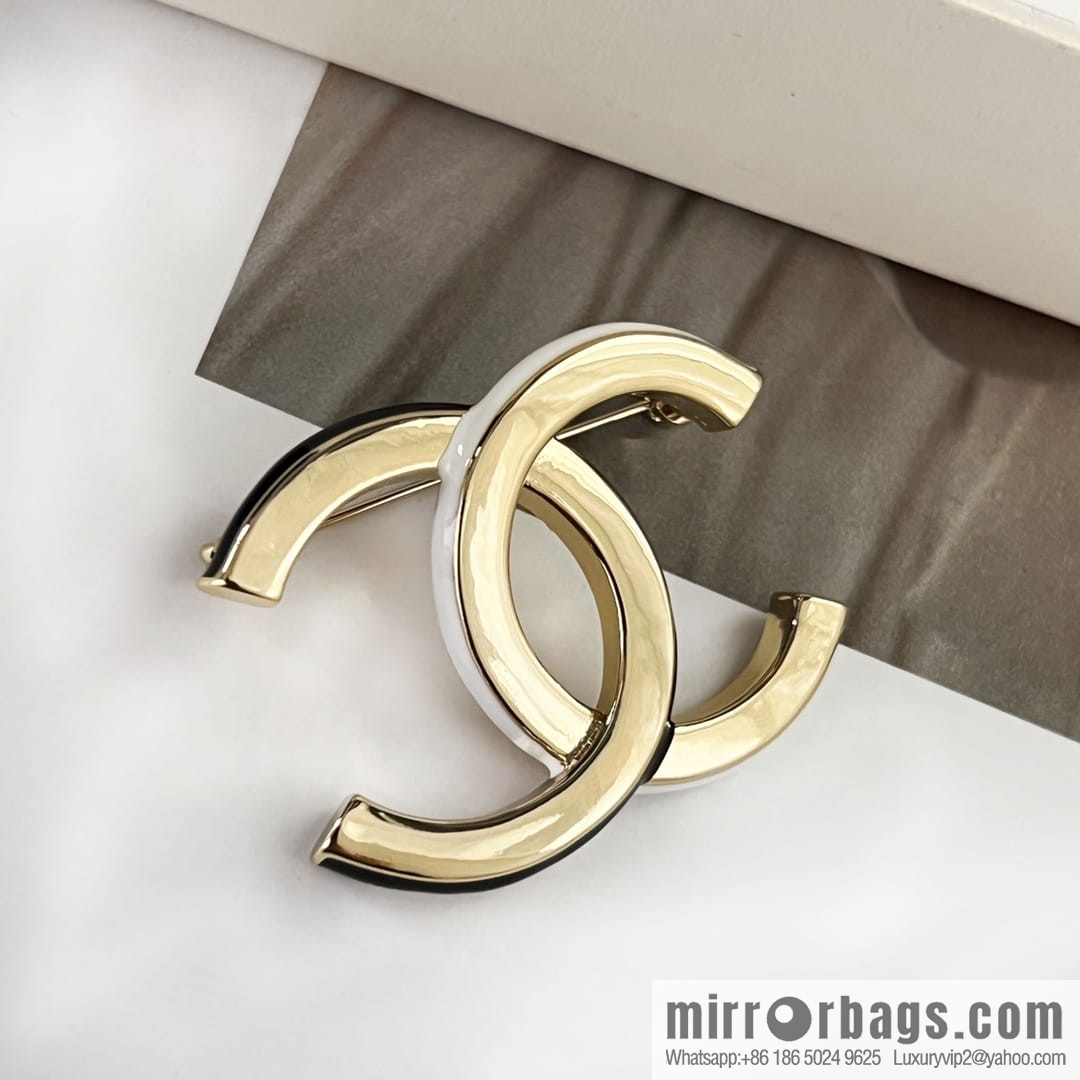 New ☑️ CHANEL Chanel double c black and white smooth brooch
