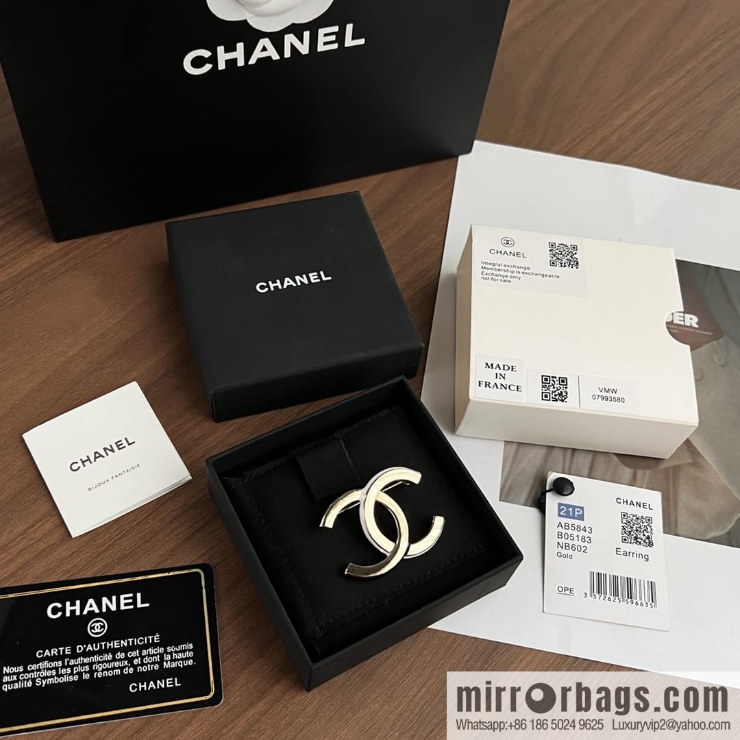 New ☑️ CHANEL Chanel double c black and white smooth brooch