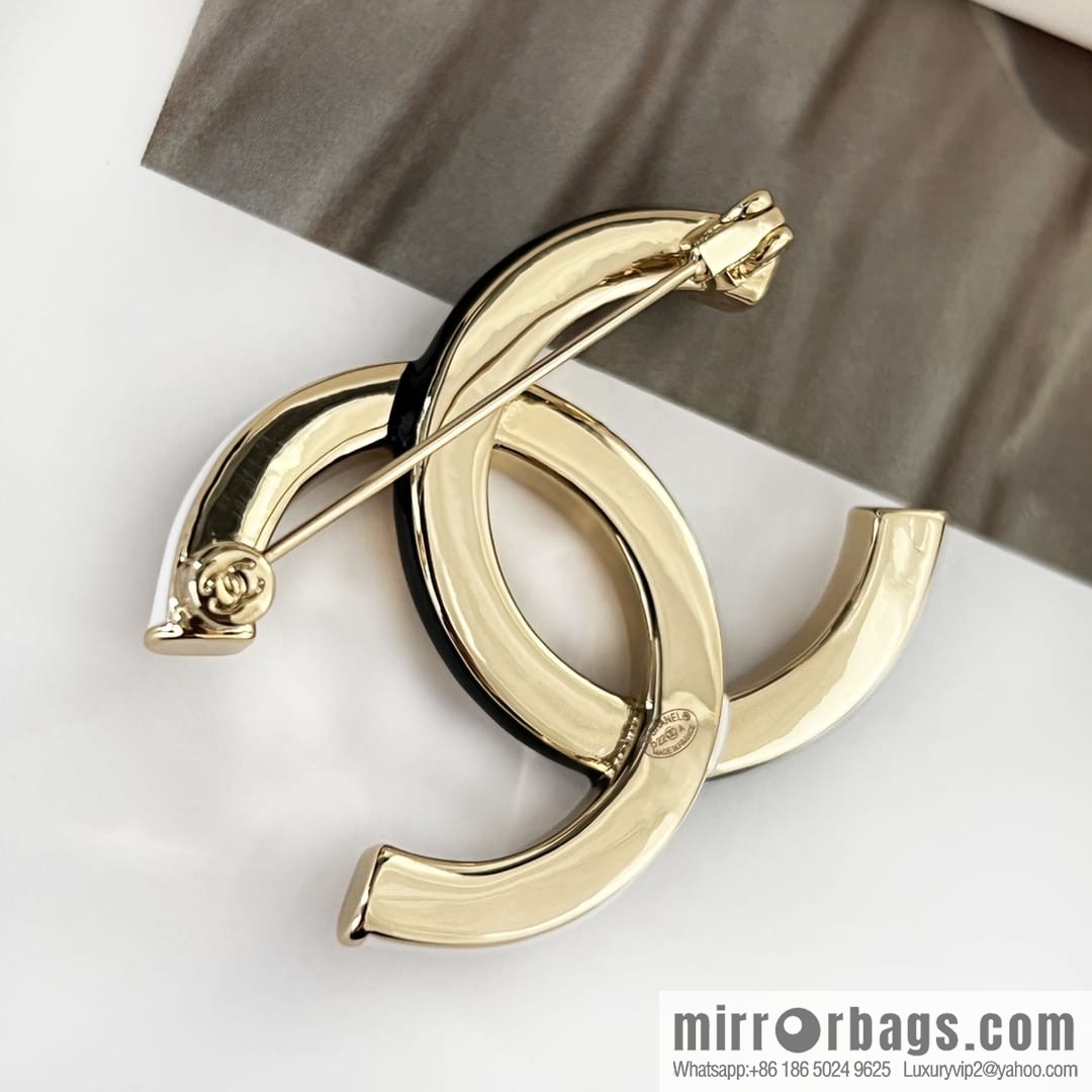 New ☑️ CHANEL Chanel double c black and white smooth brooch