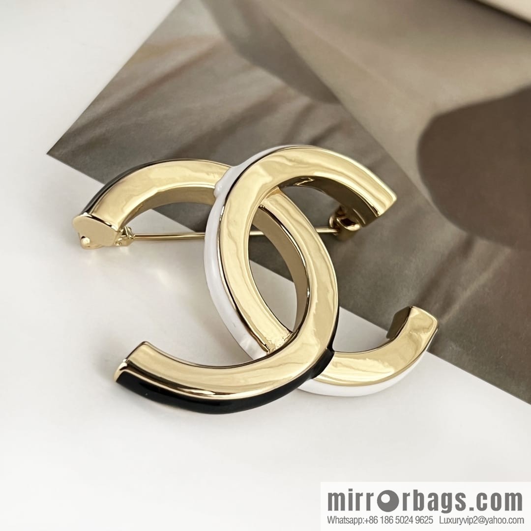 New ☑️ CHANEL Chanel double c black and white smooth brooch