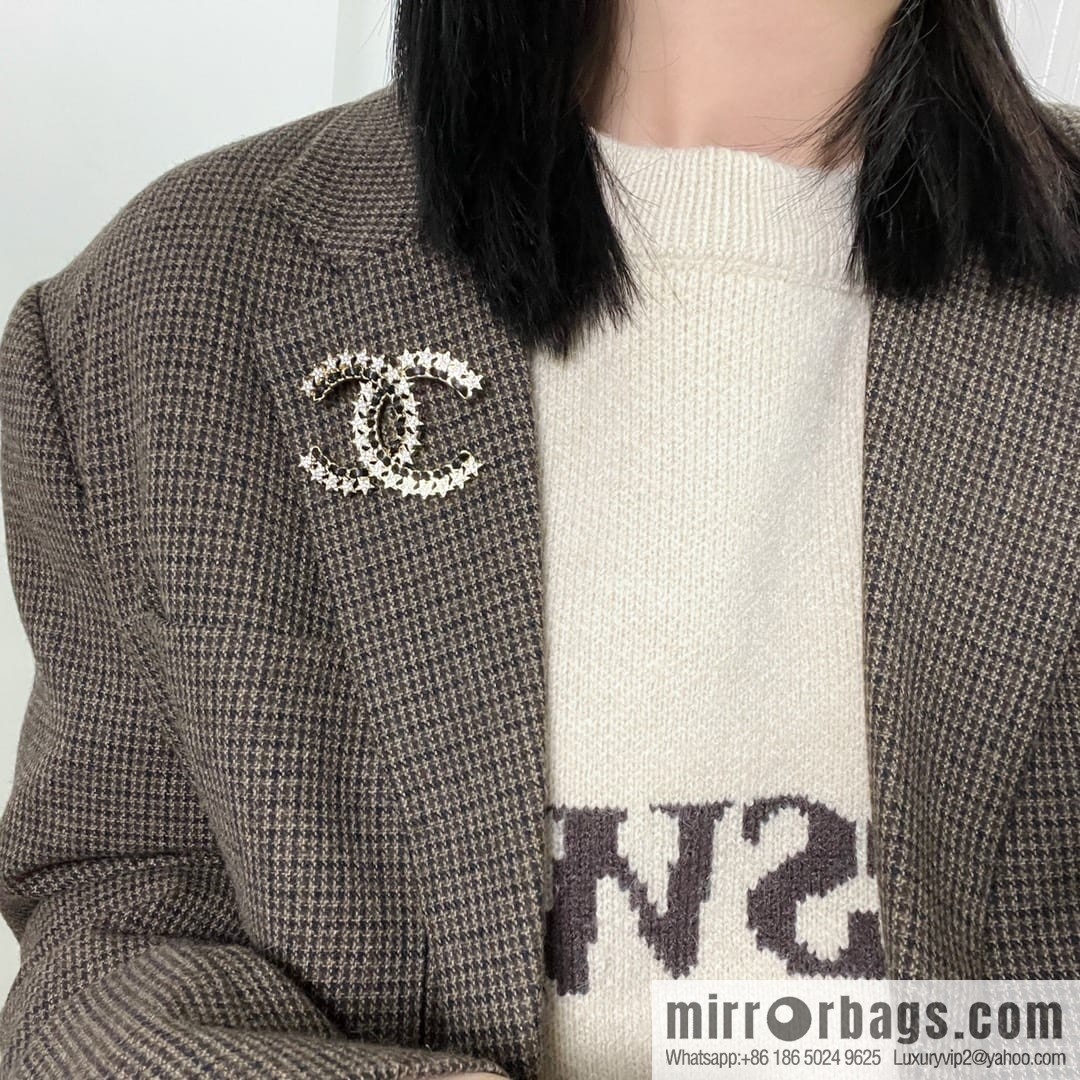 New ☑️ CHANEL Chanel black leather rope pentagram star brooch