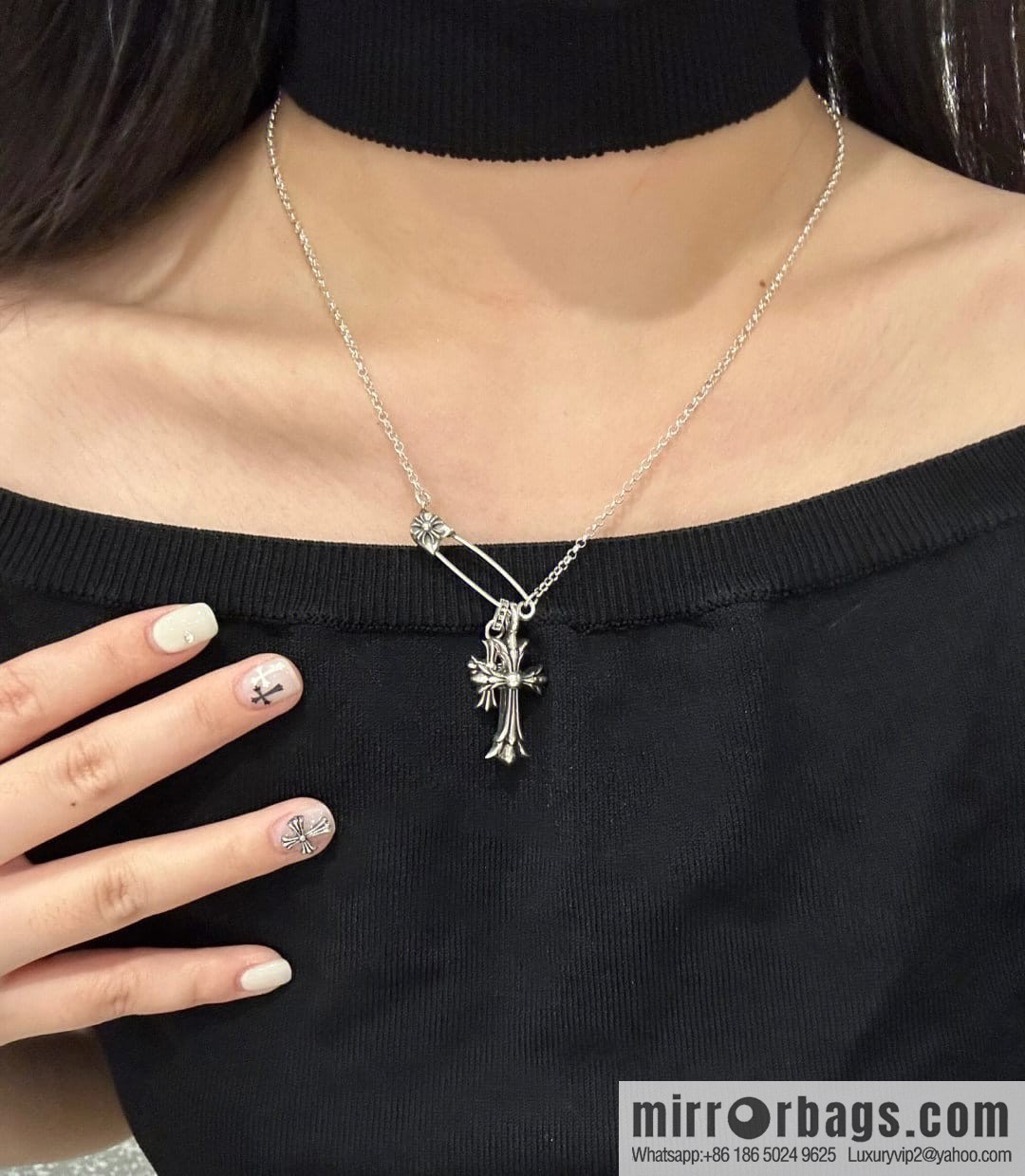 Classic hit, Crossheart cross pin necklace