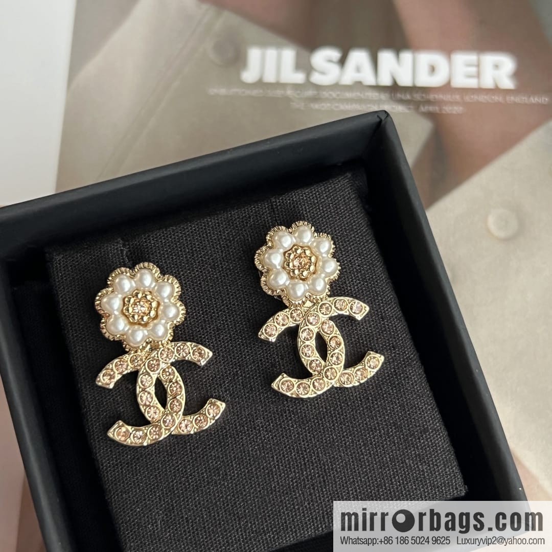 New ☑️ CHANEL Chanel c2 double c pink diamond flower stud earrings