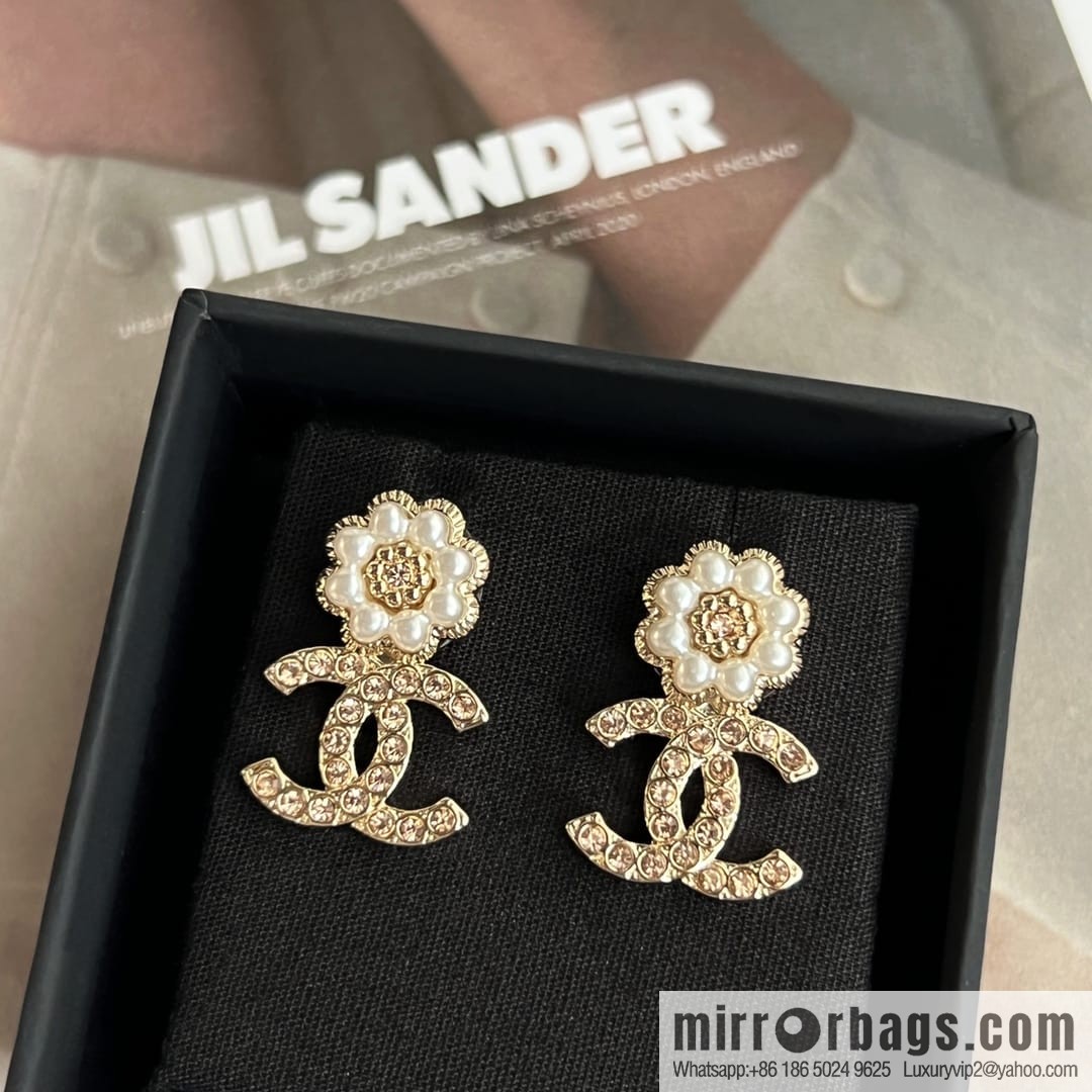 New ☑️ CHANEL Chanel c2 double c pink diamond flower stud earrings