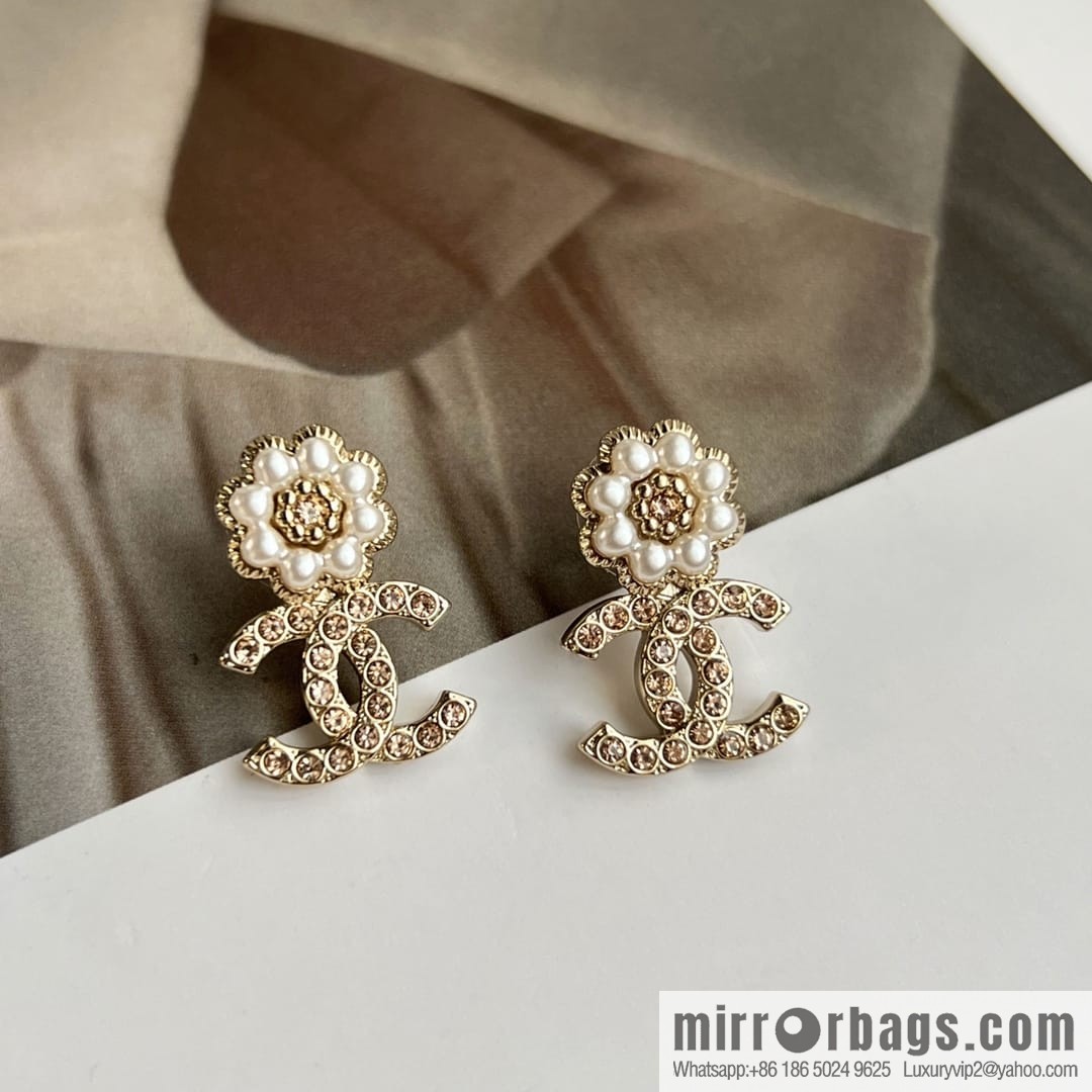 New ☑️ CHANEL Chanel c2 double c pink diamond flower stud earrings