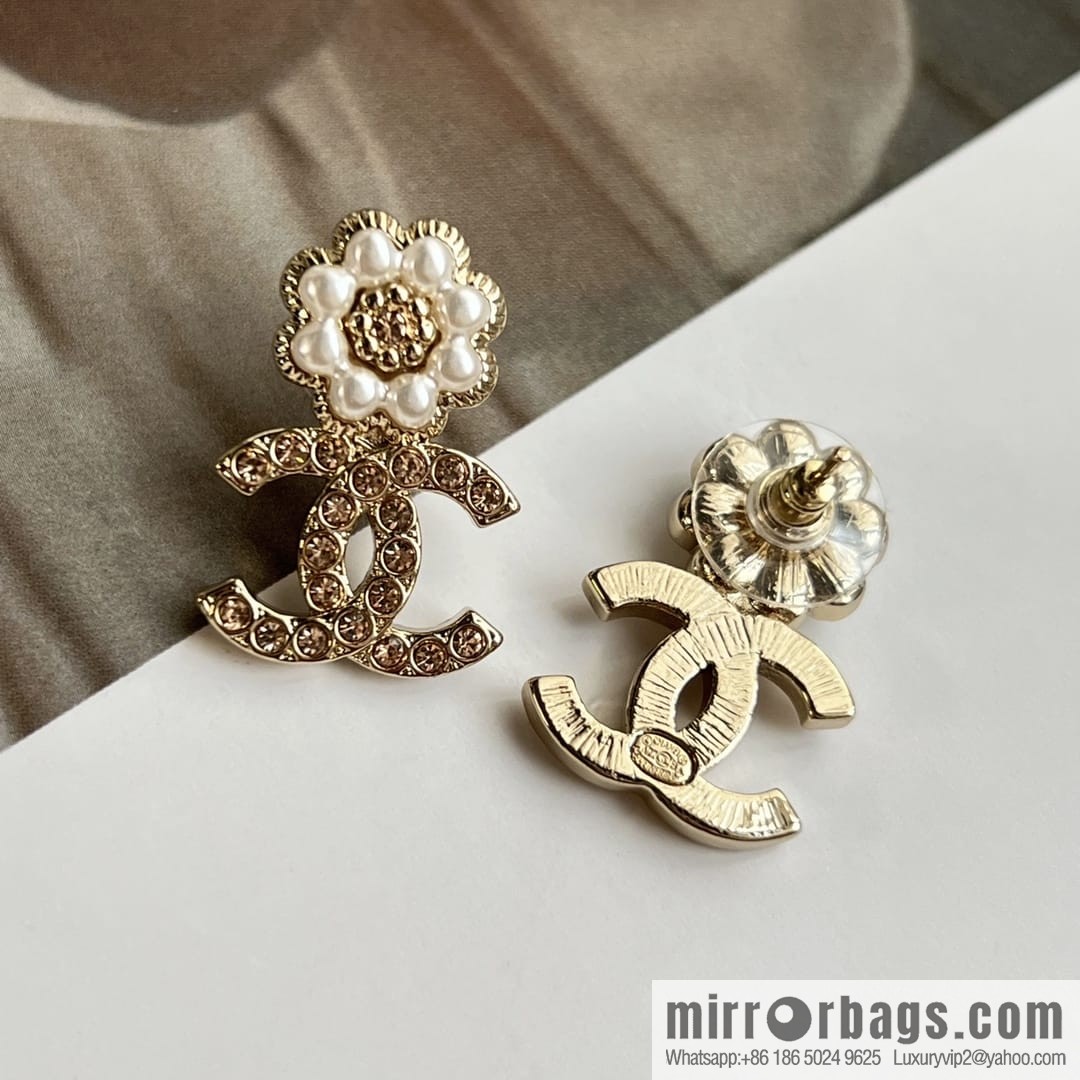 New ☑️ CHANEL Chanel c2 double c pink diamond flower stud earrings