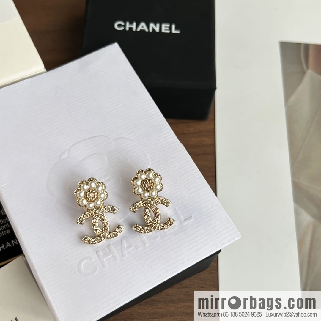 New ☑️ CHANEL Chanel c2 double c pink diamond flower stud earrings