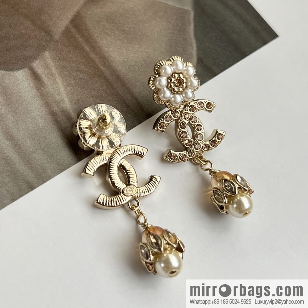 New ☑️ CHANEL Chanel c3 double c pink diamond pearl flower stud earrings