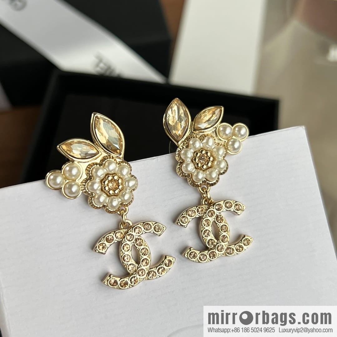 New ☑️ CHANEL Chanel c2 double c pink diamond flower stud earrings