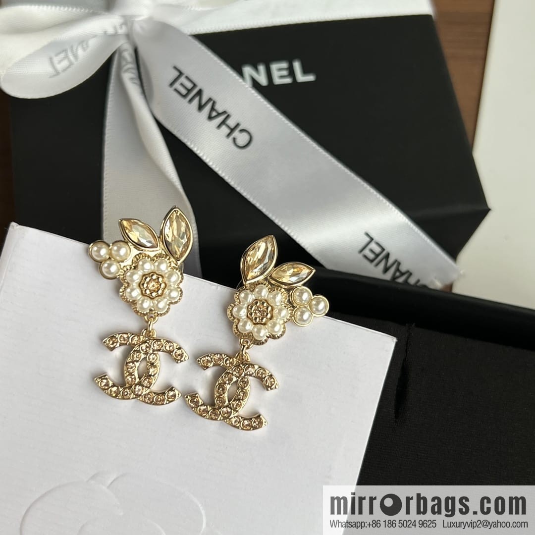 New ☑️ CHANEL Chanel c2 double c pink diamond flower stud earrings