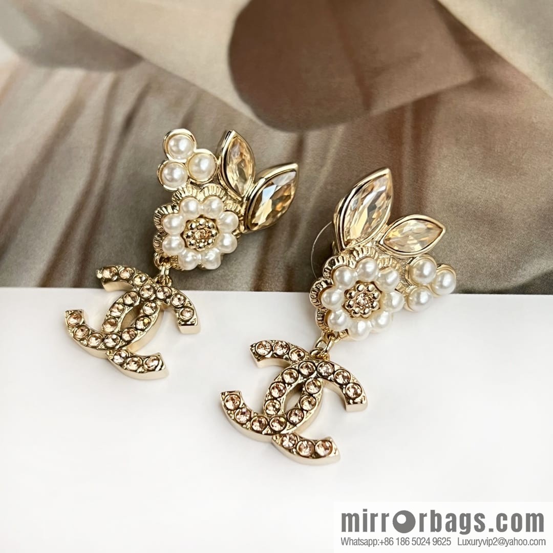 New ☑️ CHANEL Chanel c2 double c pink diamond flower stud earrings