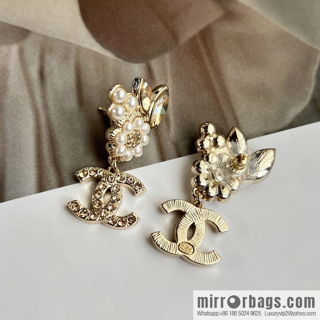 New ☑️ CHANEL Chanel c2 double c pink diamond flower stud earrings