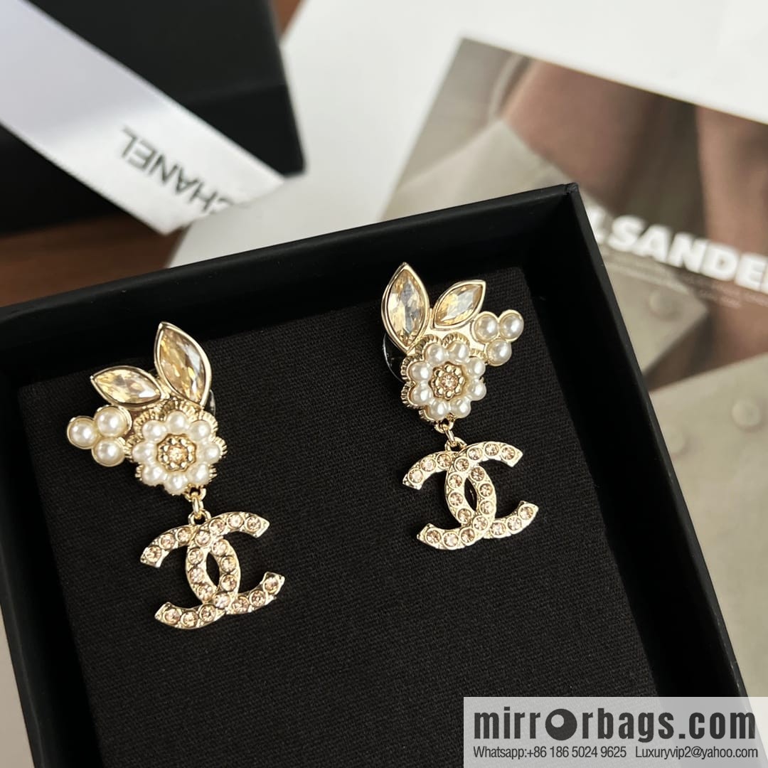 New ☑️ CHANEL Chanel c2 double c pink diamond flower stud earrings