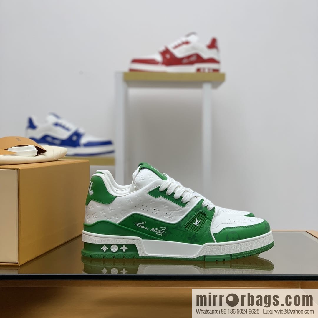 LV/Louis Vuitton uses color-matching calfskin to make high-end men's sports running shoes