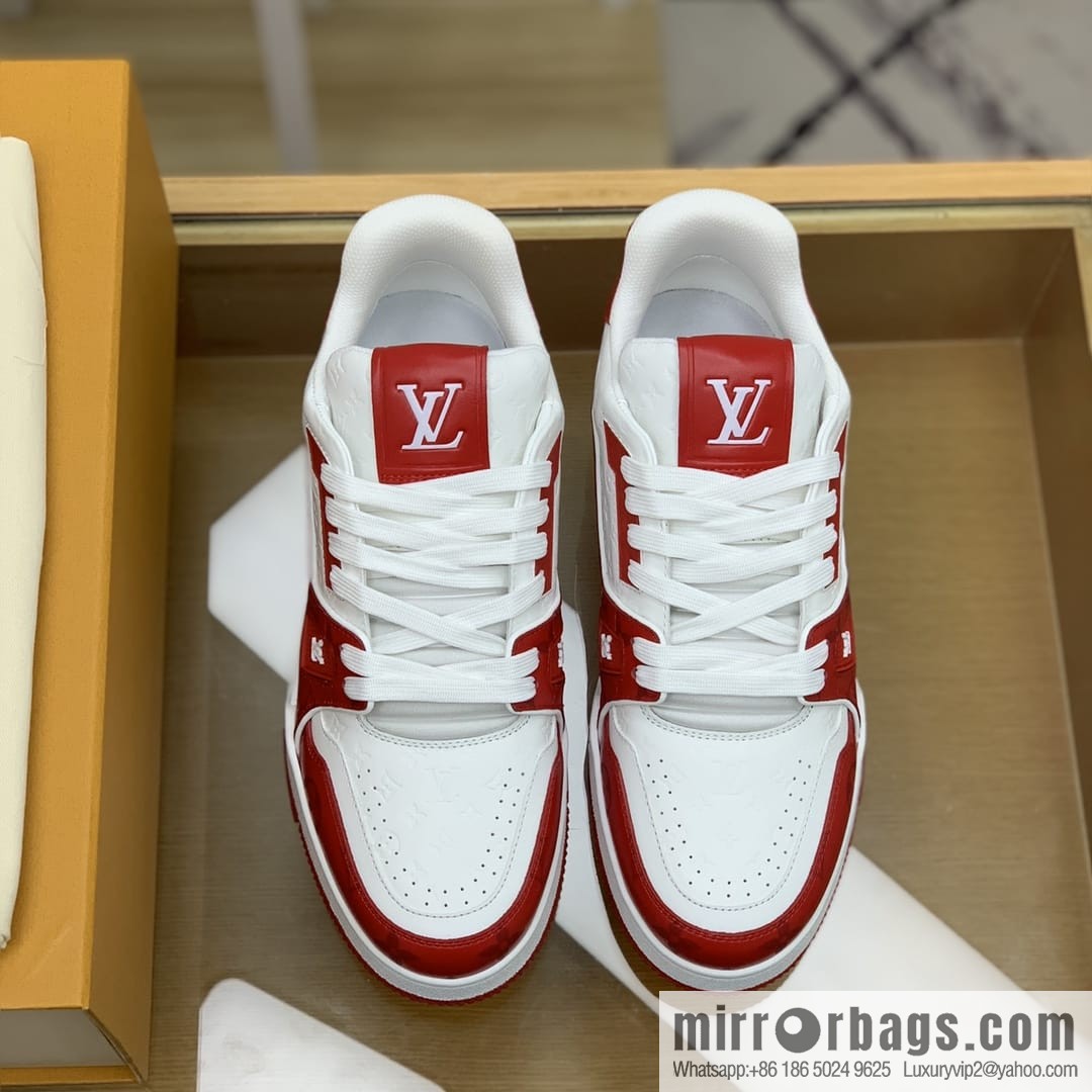 LV/Louis Vuitton uses color-matching calfskin to make high-end men's sports running shoes