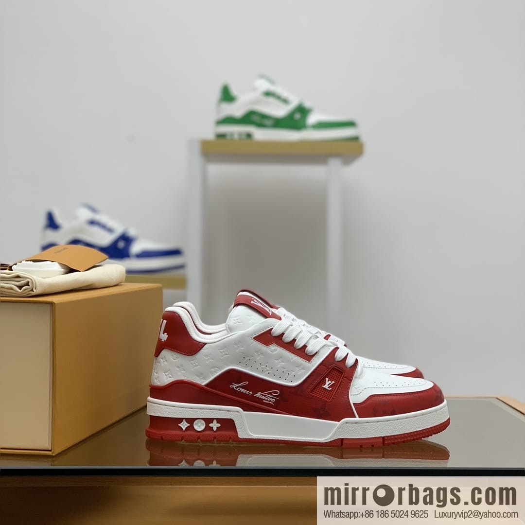 LV/Louis Vuitton uses color-matching calfskin to make high-end men's sports running shoes