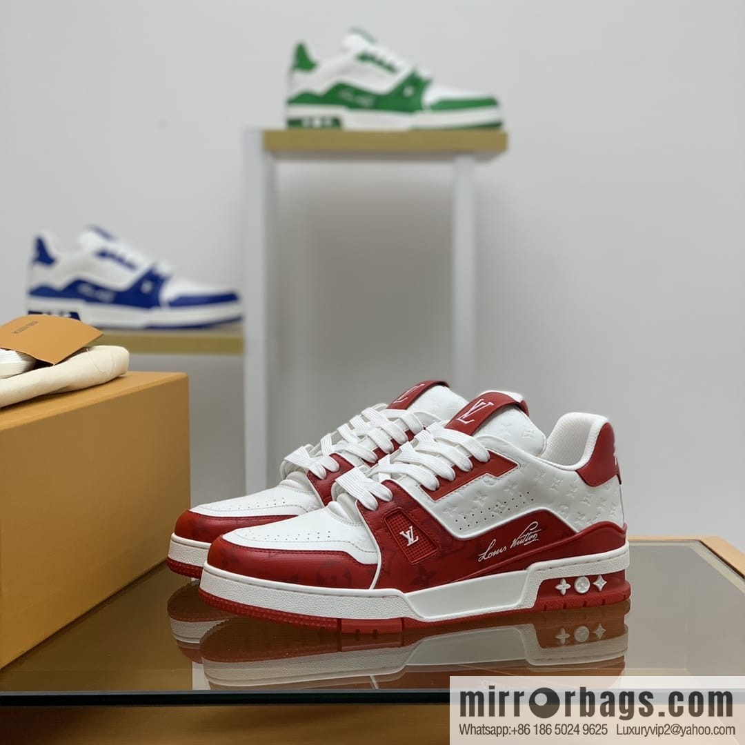 LV/Louis Vuitton uses color-matching calfskin to make high-end men's sports running shoes