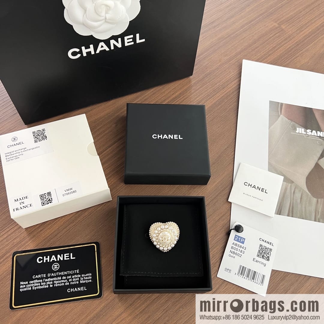 New ☑️ CHANEL Chanel double c peach heart love pearl brooch