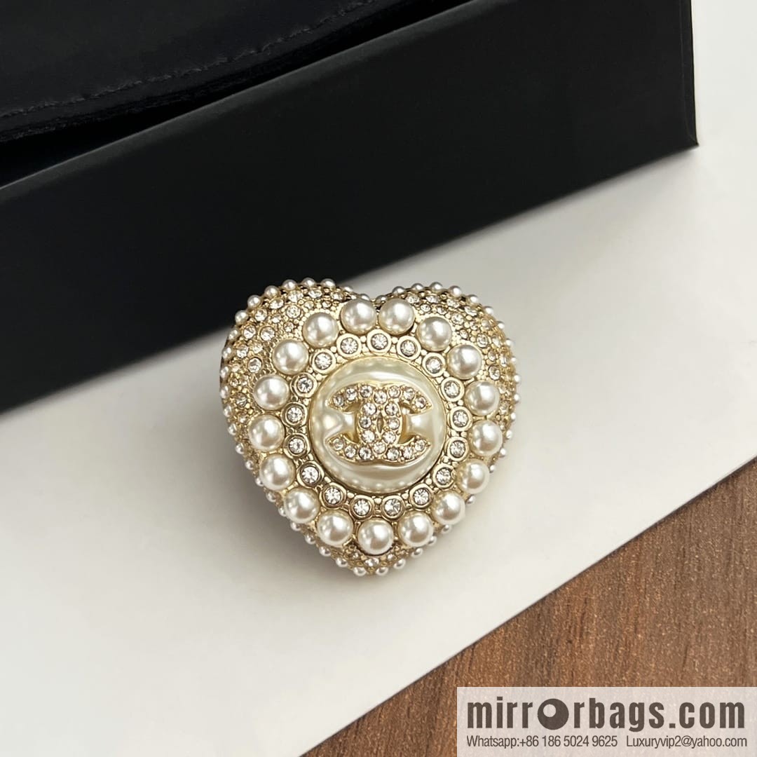 New ☑️ CHANEL Chanel double c peach heart love pearl brooch