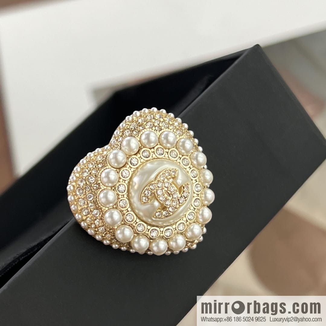 New ☑️ CHANEL Chanel double c peach heart love pearl brooch