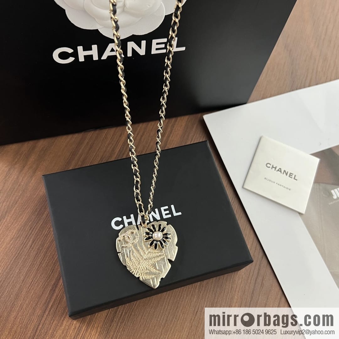New ☑️ CHANEL Chanel double c black leather rope peach heart love necklace