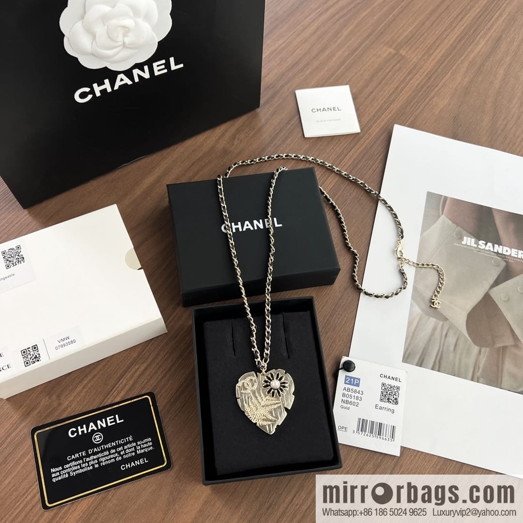 New ☑️ CHANEL Chanel double c black leather rope peach heart love necklace