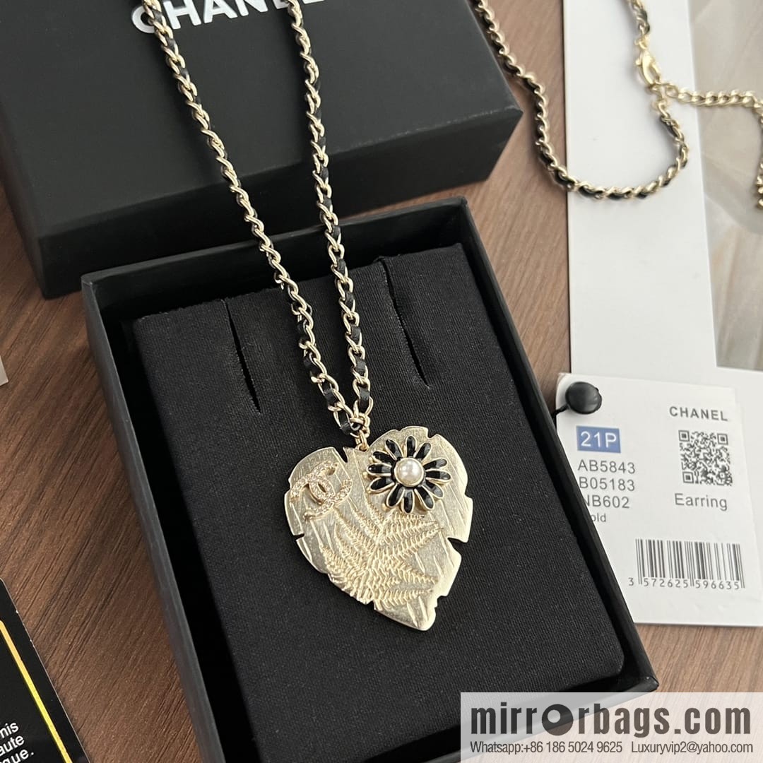 New ☑️ CHANEL Chanel double c black leather rope peach heart love necklace