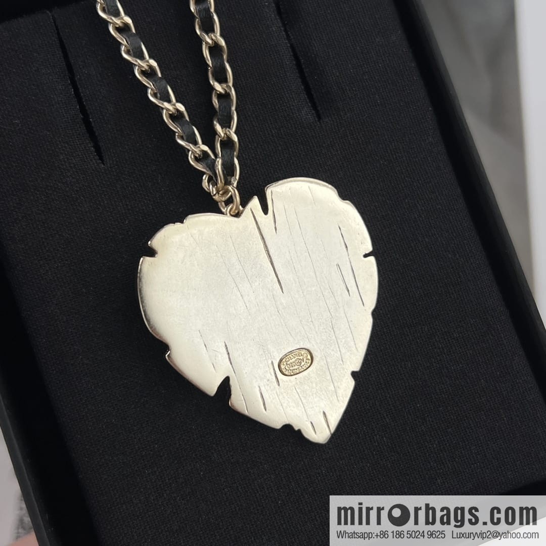 New ☑️ CHANEL Chanel double c black leather rope peach heart love necklace