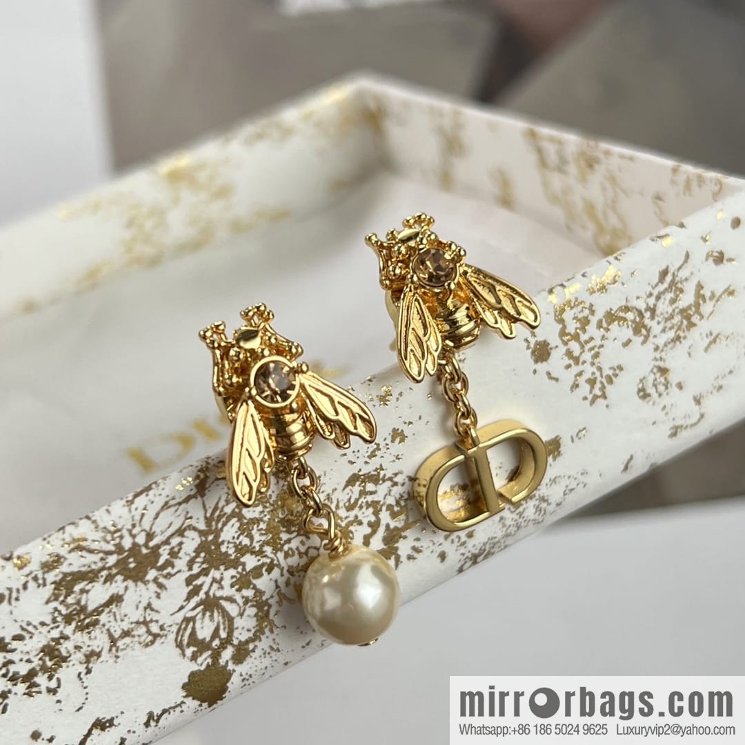 New ☑️ DIOR Dior Bee CD pearl stud earrings