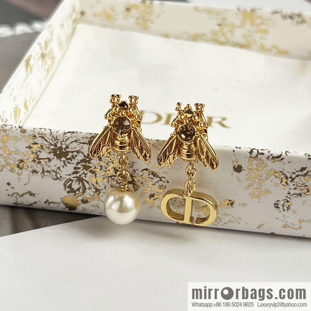 New ☑️ DIOR Dior Bee CD pearl stud earrings