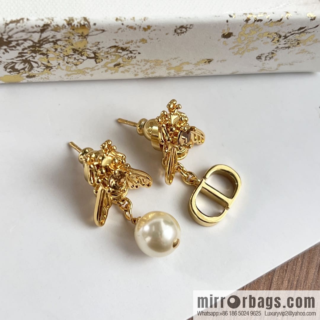 New ☑️ DIOR Dior Bee CD pearl stud earrings