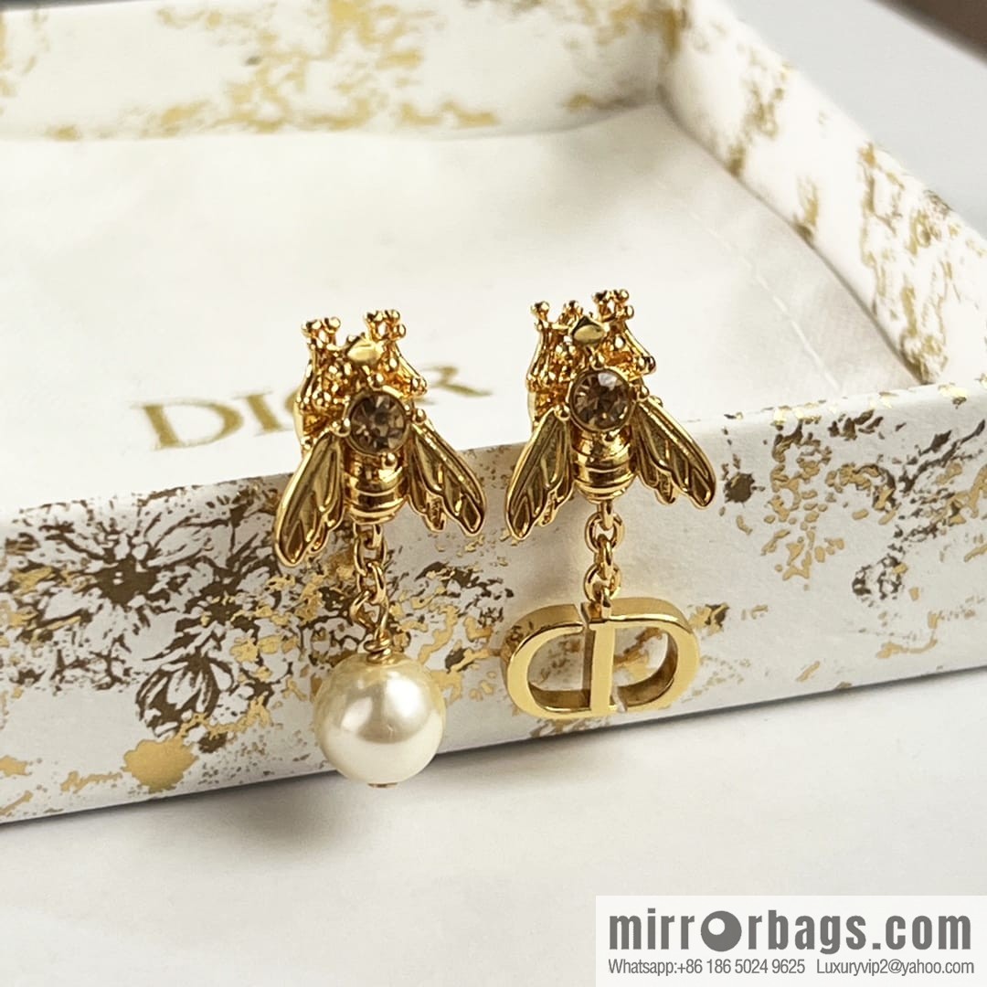 New ☑️ DIOR Dior Bee CD pearl stud earrings