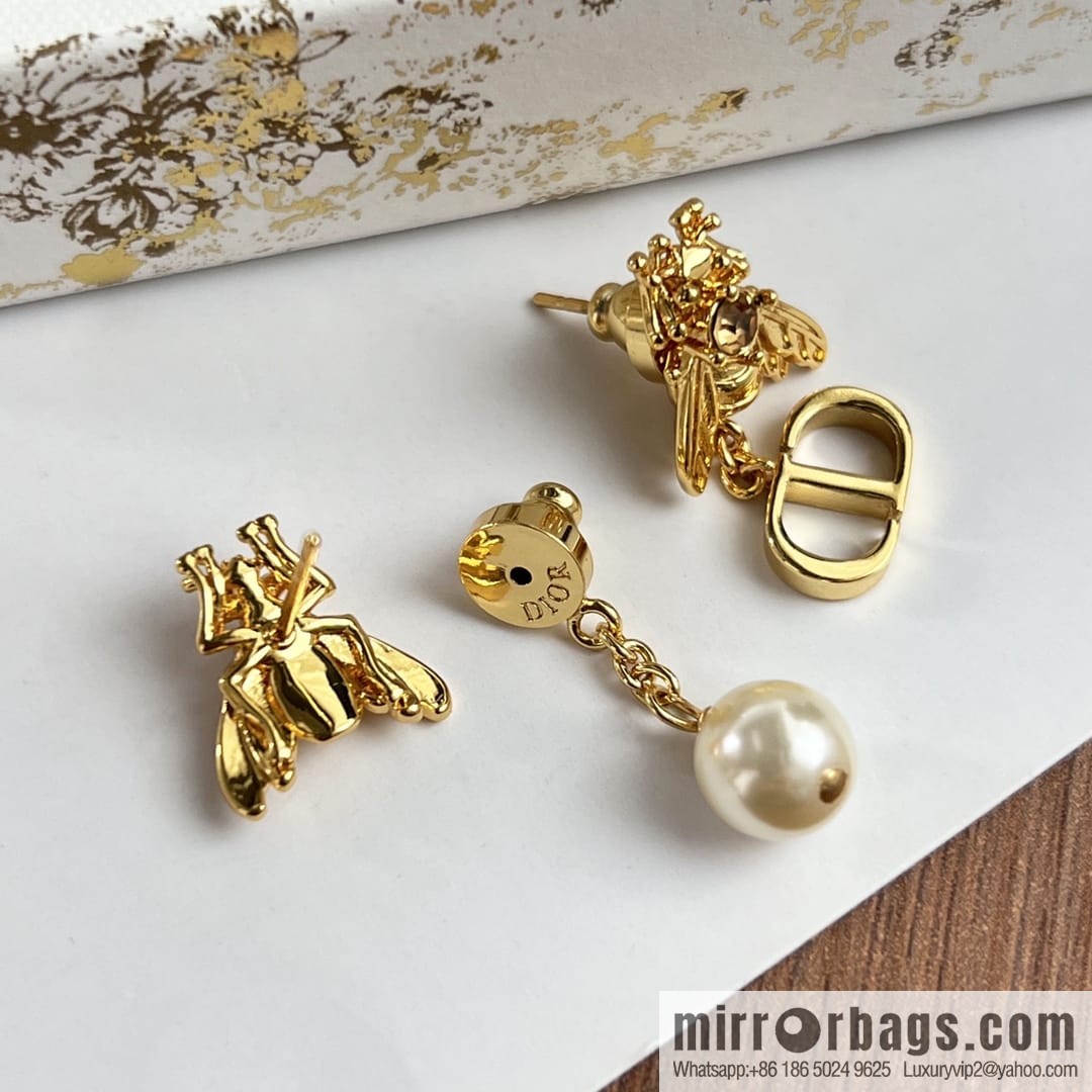New ☑️ DIOR Dior Bee CD pearl stud earrings