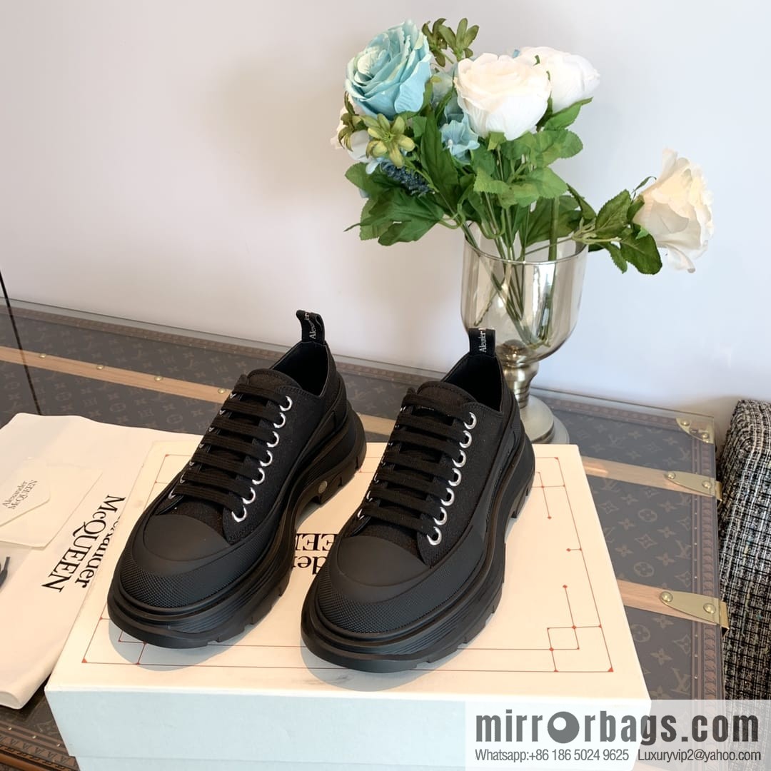 𝐀𝐥𝐞𝐱𝐚𝐧𝐝𝐞𝐫*𝐌𝐜𝐐𝐮𝐞𝐧 McQueen classic canvas platform white shoes