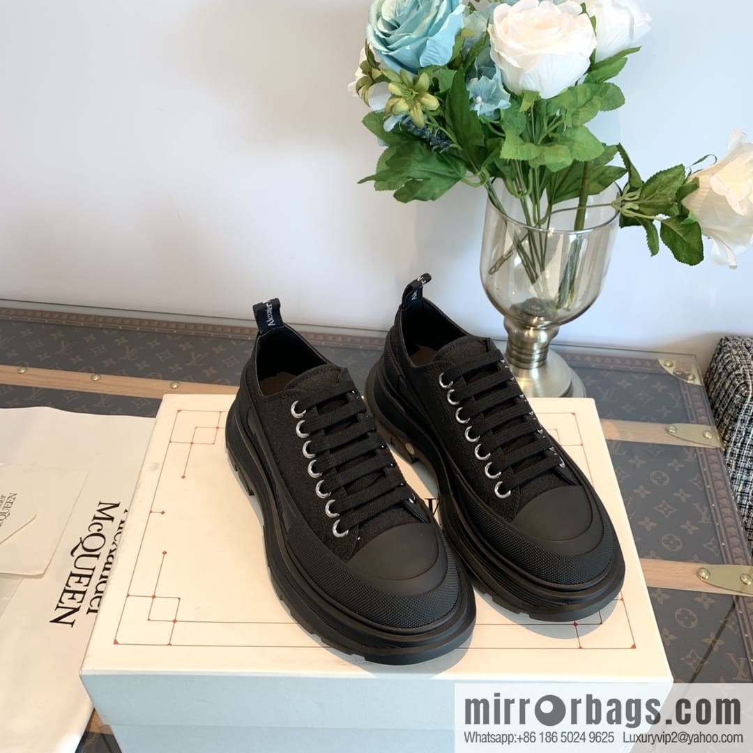 𝐀𝐥𝐞𝐱𝐚𝐧𝐝𝐞𝐫*𝐌𝐜𝐐𝐮𝐞𝐧 McQueen classic canvas platform white shoes