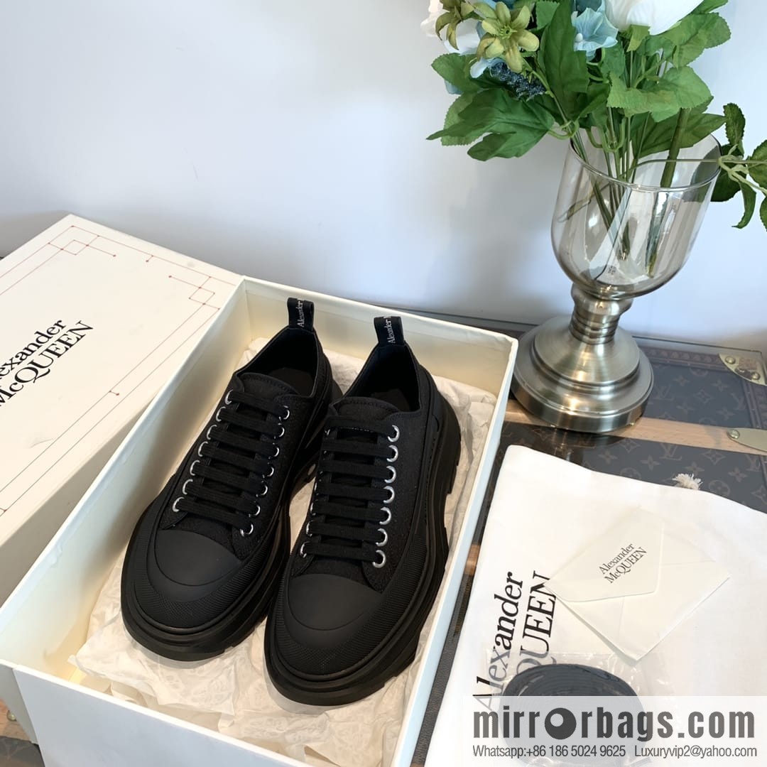 𝐀𝐥𝐞𝐱𝐚𝐧𝐝𝐞𝐫*𝐌𝐜𝐐𝐮𝐞𝐧 McQueen classic canvas platform white shoes