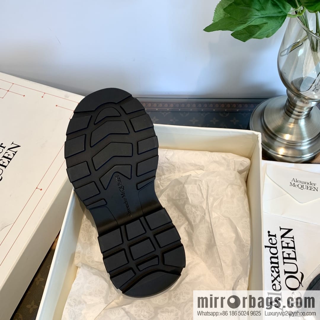 𝐀𝐥𝐞𝐱𝐚𝐧𝐝𝐞𝐫*𝐌𝐜𝐐𝐮𝐞𝐧 McQueen classic canvas platform white shoes